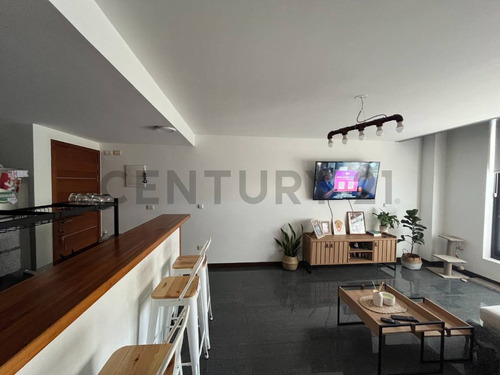 Diamantis Plaza, Loft De Un Dormitorio Semi Amoblado. Alquiler