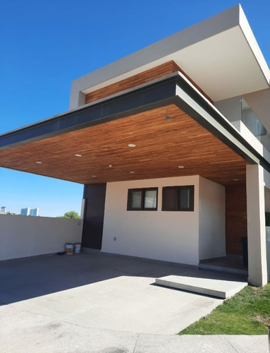 Casa  Fraccionamiento Lago De Juriquilla Queretaro Rcv230927