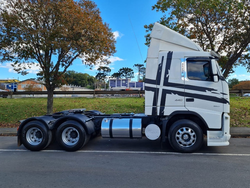 Imagem 7 de 16 de Volvo Fh 440 Trucado 6x2 2010 Automatico Susp Molas C/ar