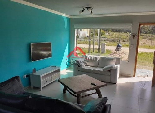 Venta De Casa 2 Dormitorios En La Bota.- Ref: 1652