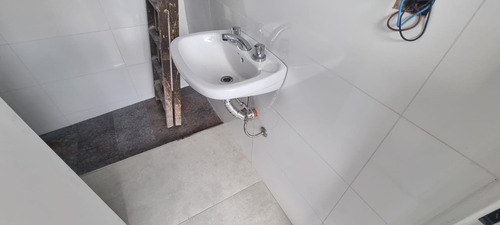 En Venta En Caseros Casa De 3 Ambientes Al Frente Totalmente A Nuevo F: 9711