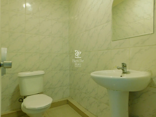 Amplio Local Comercial En Arriendo