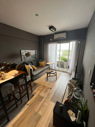 Imagen 1 de 12 de Hermoso Departamento De 2 Ambientes En Centro De Caseros!!! Con Cochera Cubierta!! Escucha Oferta!!