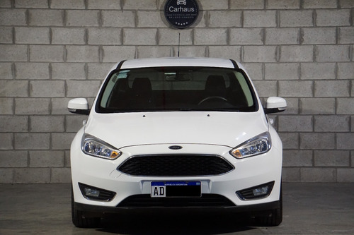 Ford Focus 4p 2.0 Mt Se-carhaus