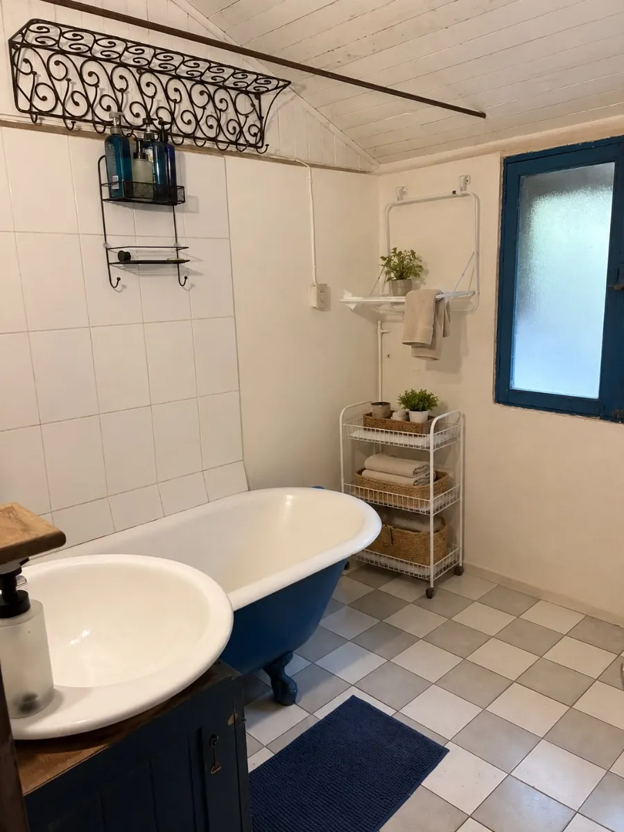 Imagen 3 de 9 de Casita De Cuento En El Corazón De La Comunidad Ecológica