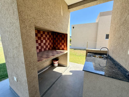 Casa En Una Planta En Venta En Barrio Privado San Felipe, Canning. Oportunidad!!!
