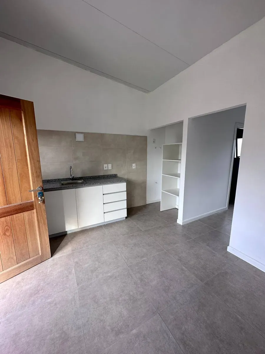 Alquiler Casa 1 Dormitorio El Pinar Con Cochera · Foto 3