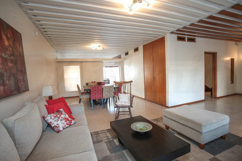 Imagen 6 de 30 de Casa En 3 Niveles De 4 Dormitorios, Jardín, Patio, Pileta, Quincho Y Parrilla - Caballito