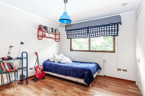 Casa En Venta De 4 Dorm. En Lo Barnechea