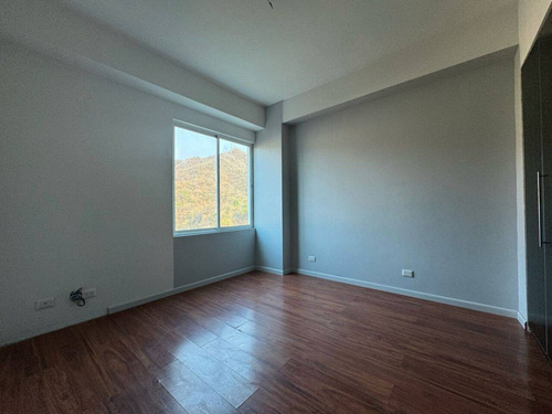 Solo Clientes Se Alquila Apartamento 243m2 Edif. The Loft Urb. Las Chimeneas