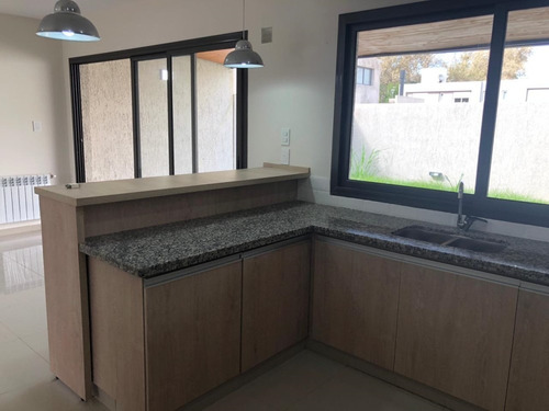 Imagen 12 de 30 de Greenville 2, Duplex En Venta De 3 Dormitorios, Cochera Doble, Patio Con Asador