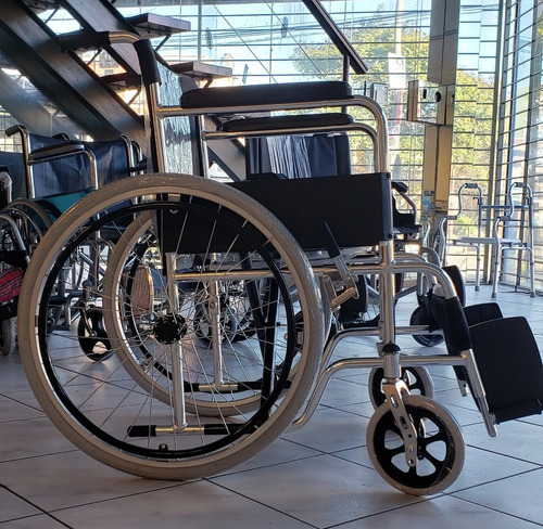 Imagen 4 de 10 de Silla De Ruedas Básica En Aluminio Plegable Y Liviana Nueva