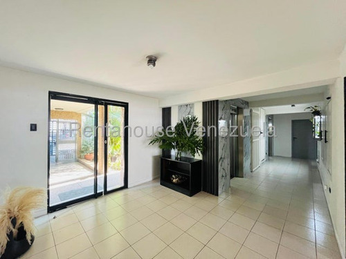 Excelente Apartamento En Venta, Urb. Calicanto, Maracay, 25-18243 Mv
