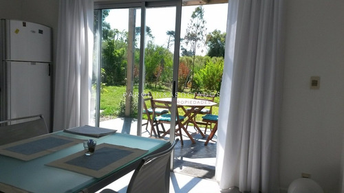 Casa A Pasos De La Laguna!!- Ref: 2109