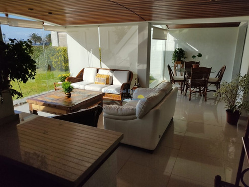Venta Apartamento 3 Dormitorios En Suite, Península, Frente Al Puerto, Punta Del Este- Ref: 11642