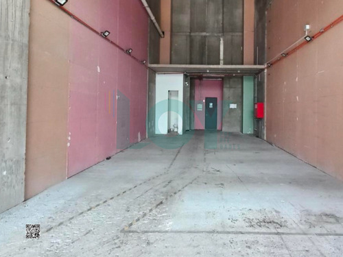Local Comercial En Arriendo. Ñuñoa. 177m2. Metro Irarrazaval