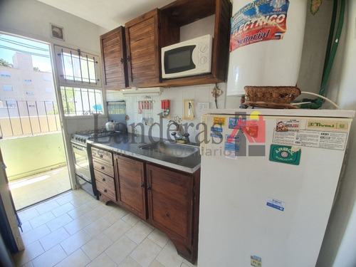 Imagen 7 de 13 de Departamento 2 Amb. - Con Cochera - Todos Los Servicios!