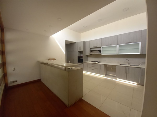Casa En Arriendo De 4 Dorm. En Colina