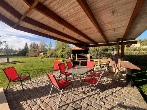 Casa Chilena En Condominio Con Club De Golf En Linderos