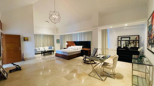 Apartamento Penthouse Amueblado En Alquiler En Evaristo Morales, Cercano A Sectores Como Piantini, Paraiso