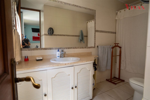 Casa En Venta De 5 Dorm. En Vitacura