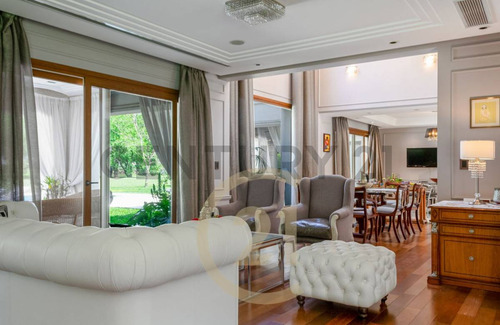 Casa Estilo Frances En Barrio Saint Thomas