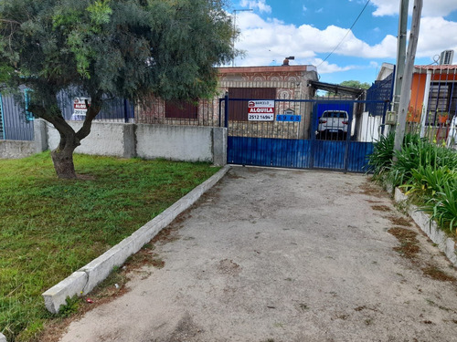 Casa 2 Dorm. En Cerdeña Esq. Varsovia Barrio Punta De Rieles U$s90000