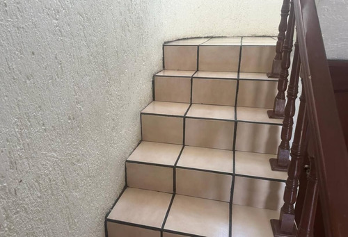 Casa En Venta Con Excelente Ubicacion!!...