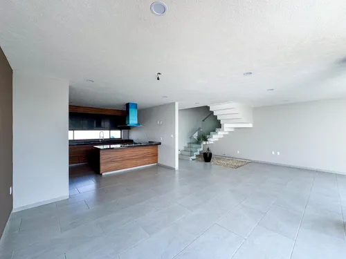 Casa En Venta En Metepec A Un Costado Del Parque Bicentenario Con Diseño Moderno
