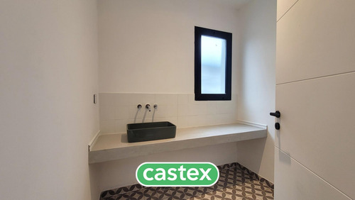 Casa En Venta En El Barrio Cerrado Santo Tomas, Pilar