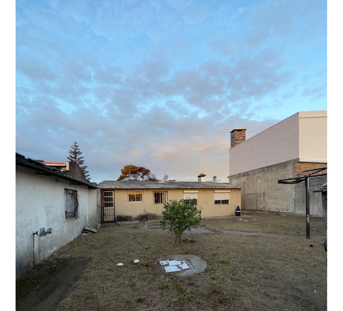 Casa A Reciclar En Atlántida Con Vista A Playa