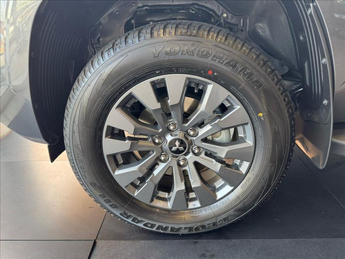Mitsubishi Triton 2.4 Biturbo cd Hpe-s 4x4