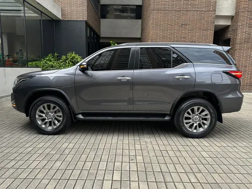 Toyota Fortuner 2.4 Diésel Srv 4X2