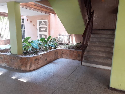 Imagen 5 de 17 de Av San Juan Vianney Resd Los Mangos Al Lado Delcolegio Fe Y Alegria Cod 135633 Vende Yackeline Tovar 04145831984