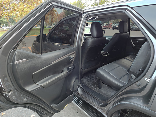Imagen 15 de 20 de Toyota Hilux Sw4 2023 Srx 4x4 At 7 Asientos Abasto Motors