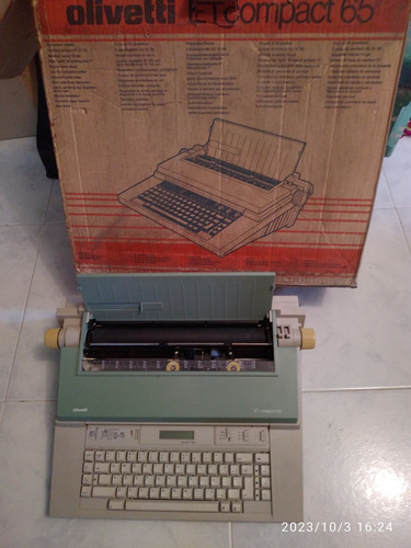 Máquina De Escribir, Electrónica, Olivetti En Su Caja.