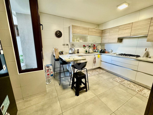 Departamento En Venta De 3 Dorm. En Lo Barnechea