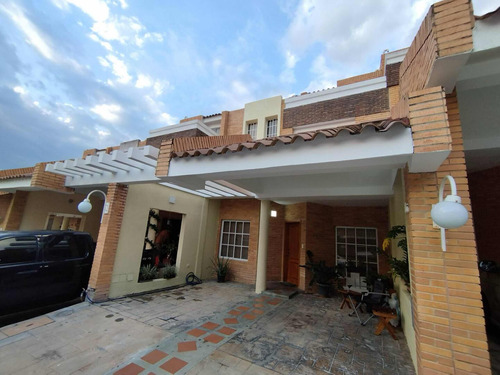 Venta Townhouse Piedra Pintada, Trigal Norte, Monte Plata, Planta 100%, Pozo, Piscina, Sandra Gonzalez, 226364