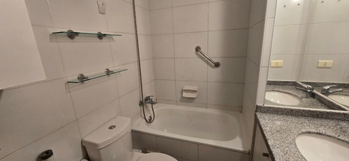 Depto 1 Dormitorio En Lord Cochrane 625 / Metro Toesca