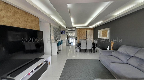 Hernoso Apartamento Totalmente Remodelado En Los Chaguaramos, Codg Mas 25-16702