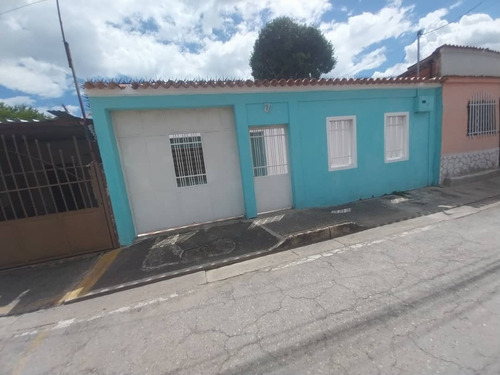 Se Vende Comoda Casa Ubicada En Campo Alegre, Maracay, 007jsc
