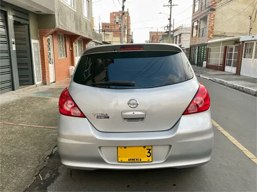 Nissan Tiida 1.8 Premium 5 p
