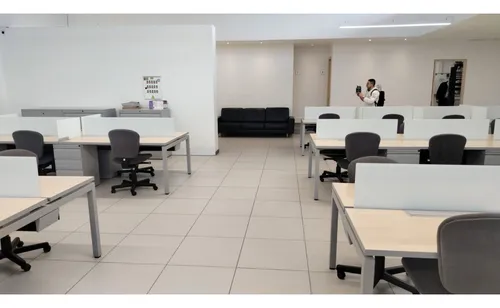 Oficina Amoblada En Arriendo, Sector Los Monjes, Excelente Ubicacion