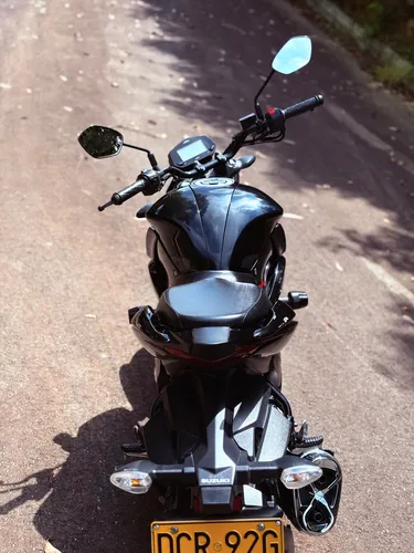 Gixxer 150 Fi Abs Color Negro Con Llantas Pirelli Nuevas