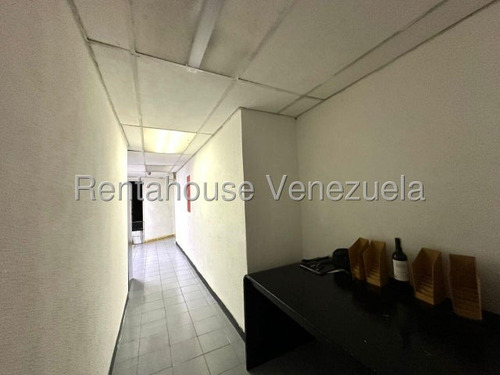Excelente Local Comercial En Alquiler En Los Palos Grandes, 25-9993