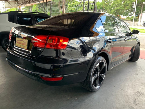 Volkswagen Jetta 2.0 Comfortline Flex 4p Automática