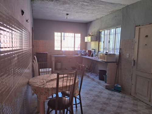 Casa Com 2 Dormitórios E Quintal Grande Na Praia