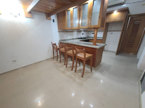 Apartamento En Venta En Centro De Maracay - Jb 