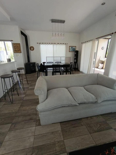 Casa En Venta - 2 Dormitorios 1 Baño - Oliveros