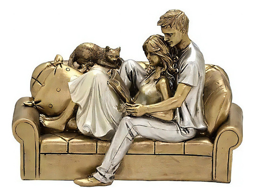 Escultura Família Casal Com Gatinho Na Poltrona Em Resina